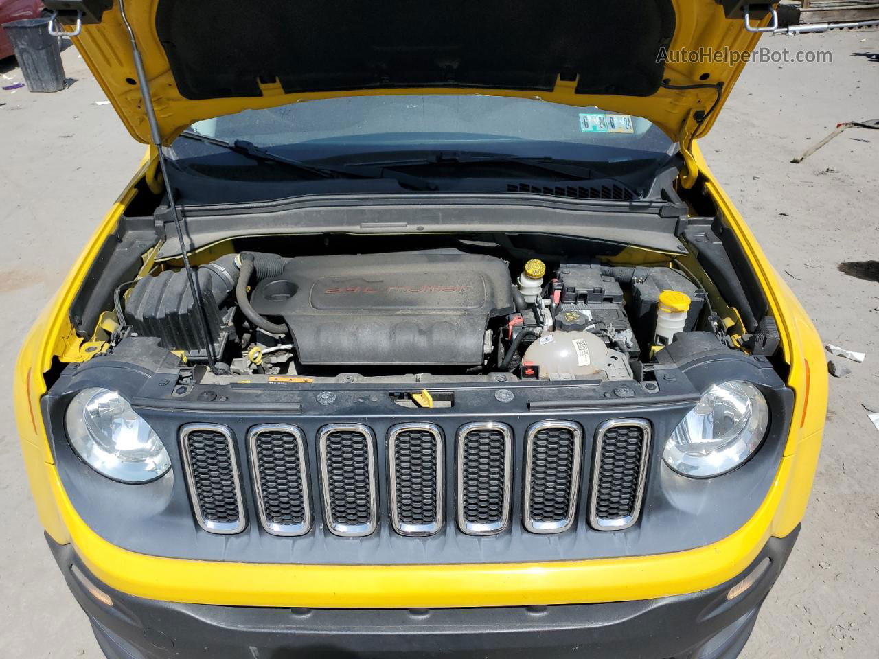 2015 Jeep Renegade Latitude Yellow vin: ZACCJBBT5FPC09377