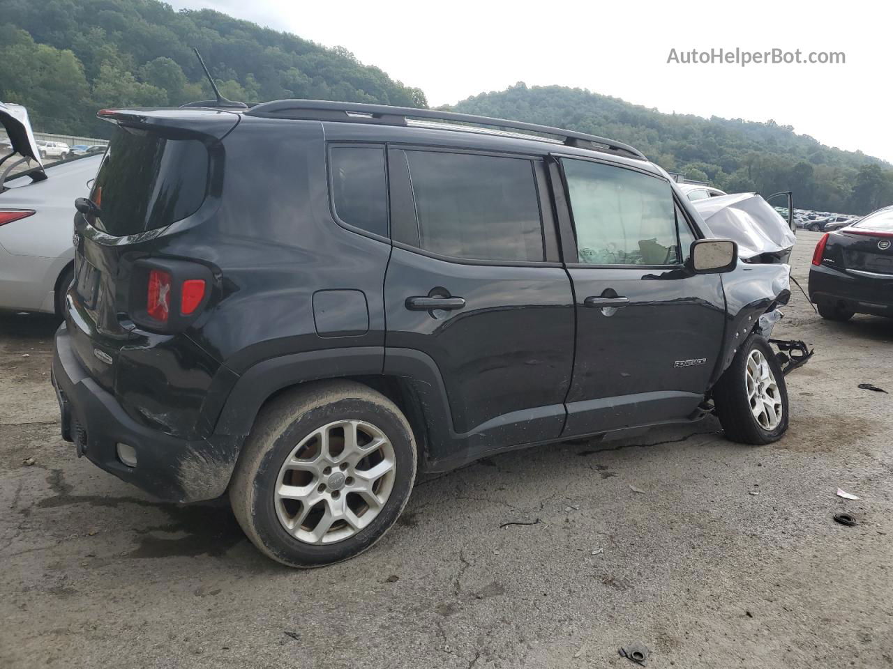 2015 Jeep Renegade Latitude Black vin: ZACCJBBT6FPC32862