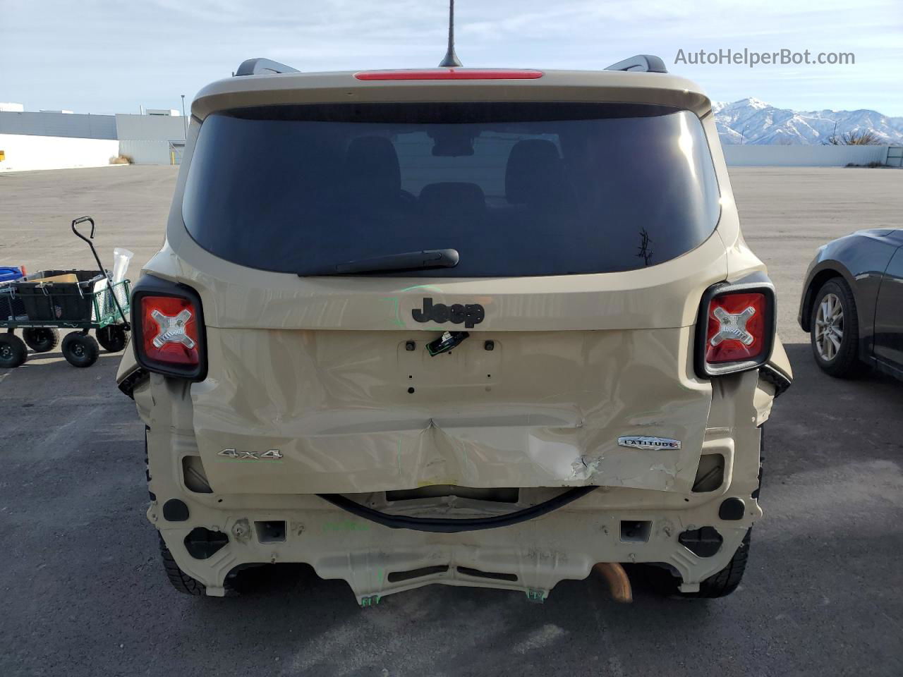 2015 Jeep Renegade Latitude Beige vin: ZACCJBBT7FPB92422