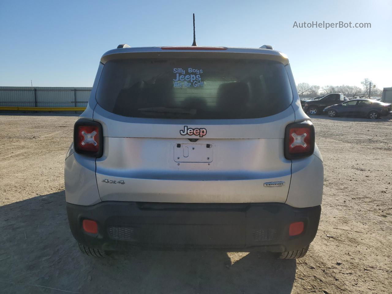 2015 Jeep Renegade Latitude Серебряный vin: ZACCJBBT7FPC01507