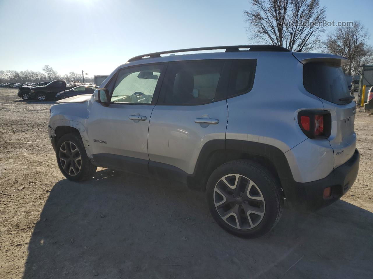 2015 Jeep Renegade Latitude Серебряный vin: ZACCJBBT7FPC01507