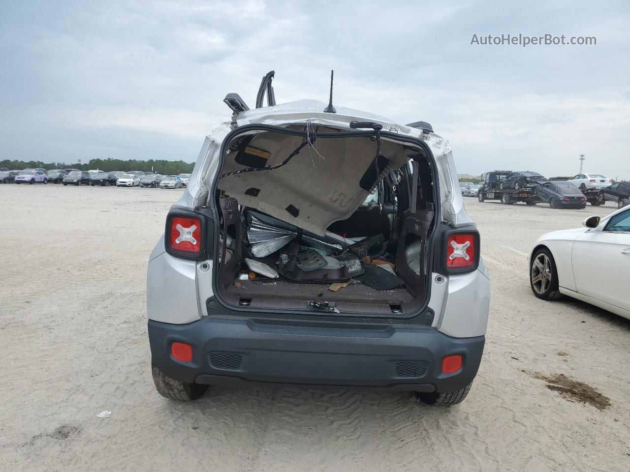 2015 Jeep Renegade Latitude Silver vin: ZACCJBBT7FPC04052