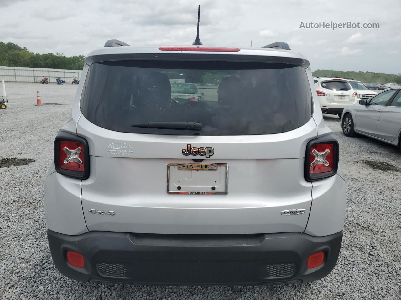 2015 Jeep Renegade Latitude Silver vin: ZACCJBBTXFPB39326