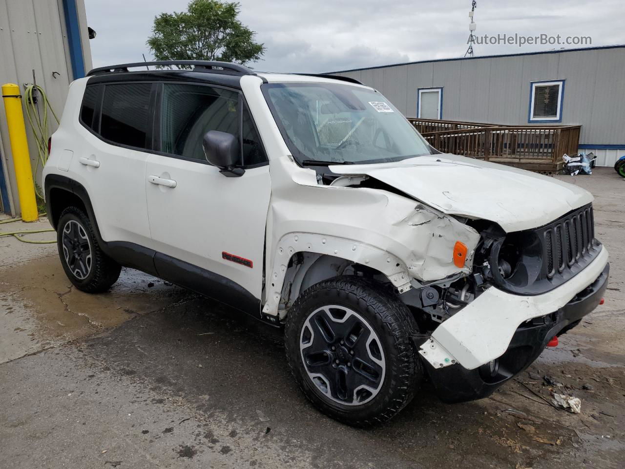 2017 Jeep Renegade Trailhawk White vin: ZACCJBCB5HPG58325