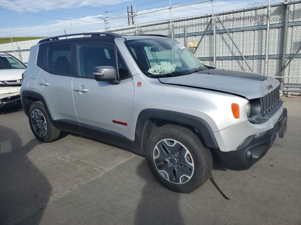 2015 Jeep Renegade Trailhawk Silver vin: ZACCJBCT0FPB28205