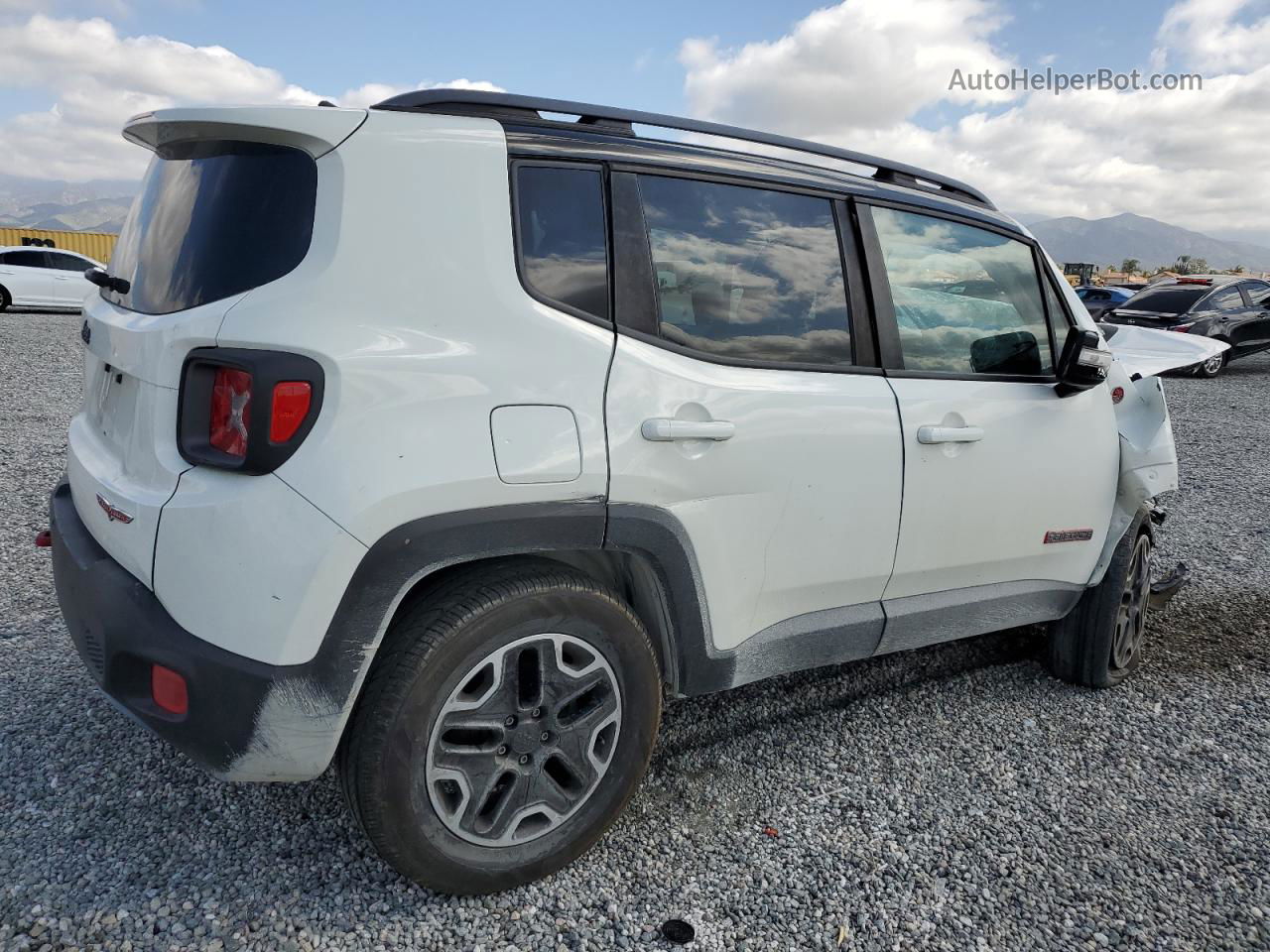 2015 Jeep Renegade Trailhawk White vin: ZACCJBCT2FPB85540