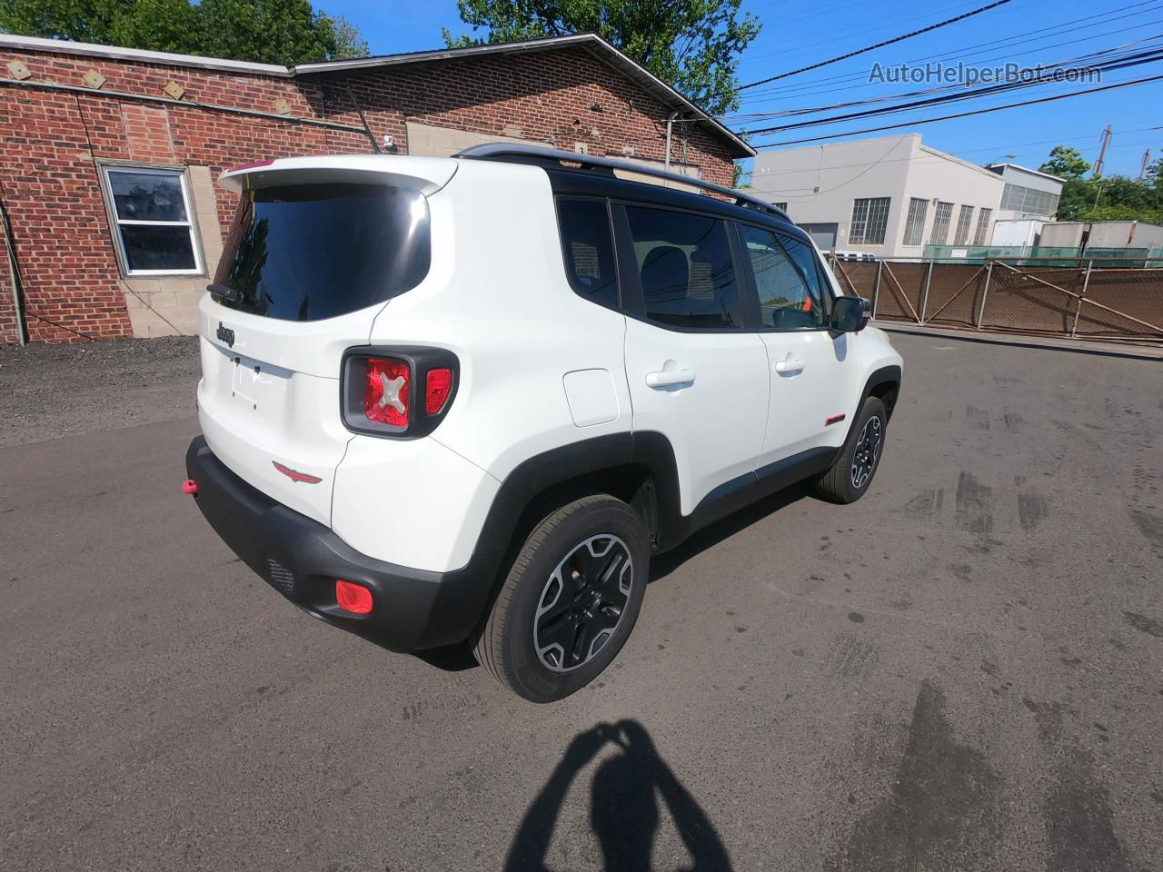 2015 Jeep Renegade Trailhawk White vin: ZACCJBCTXFPB27837