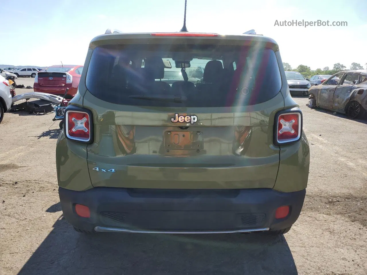 2015 Jeep Renegade Limited Зеленый vin: ZACCJBDT0FPB54585